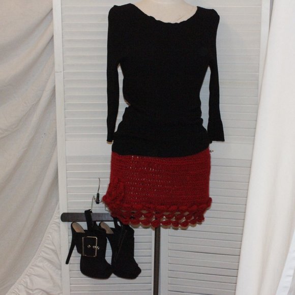 Handcrafted Crochet Mini Skirt sz S - Picture 1 of 6